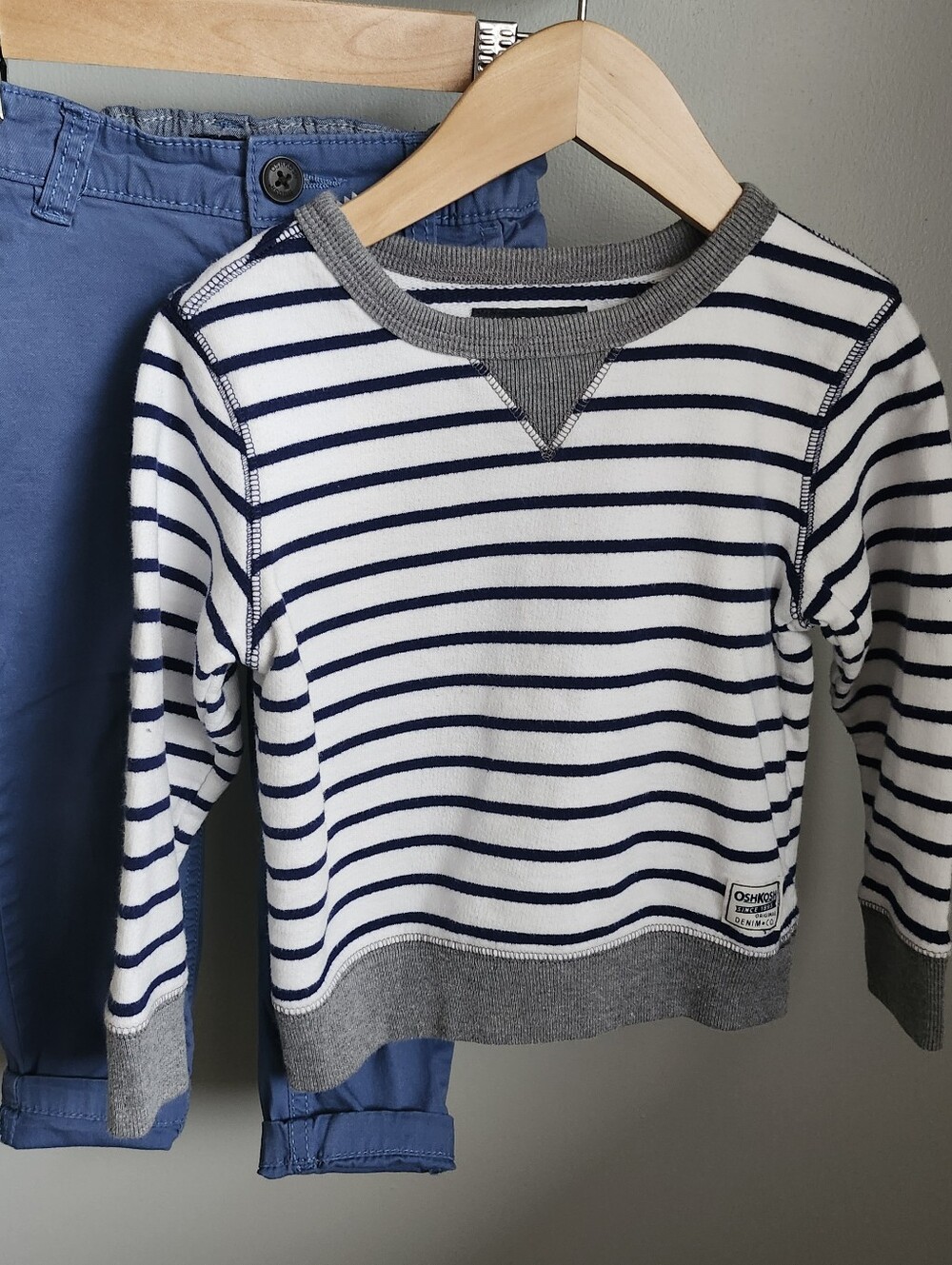 OshKosh B'gosh White & Navy Striped Crewneck With Chino Set Size 3t Boys